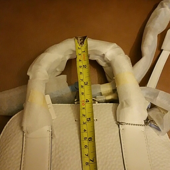 Genuine Coach Leather Hand/Shoulder Bag NWT - Picture 8 of 8